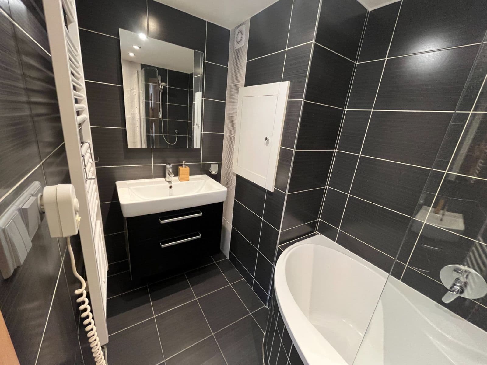 Prenájom bytu 4-izbový 81 m², Písečná, Praha, Praha Prenájom bytu 4-izbový 81 m², Písečná, Praha, Praha