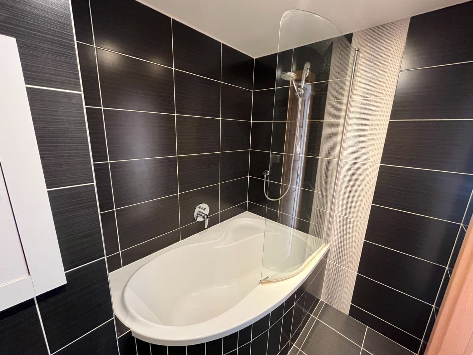 Prenájom bytu 4-izbový 81 m², Písečná, Praha, Praha Prenájom bytu 4-izbový 81 m², Písečná, Praha, Praha