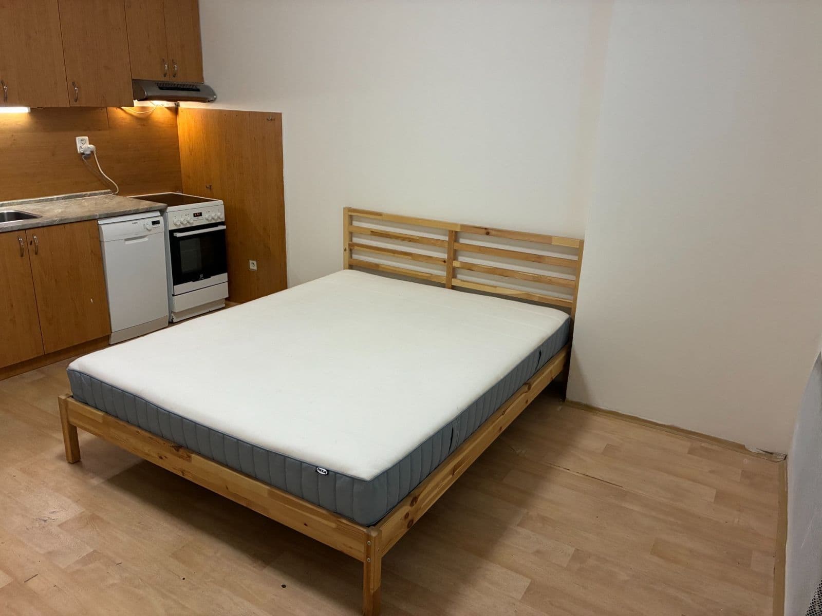 Prenájom bytu 1-izbový 25 m², U Jezerky, Praha, Praha Prenájom bytu 1-izbový 25 m², U Jezerky, Praha, Praha