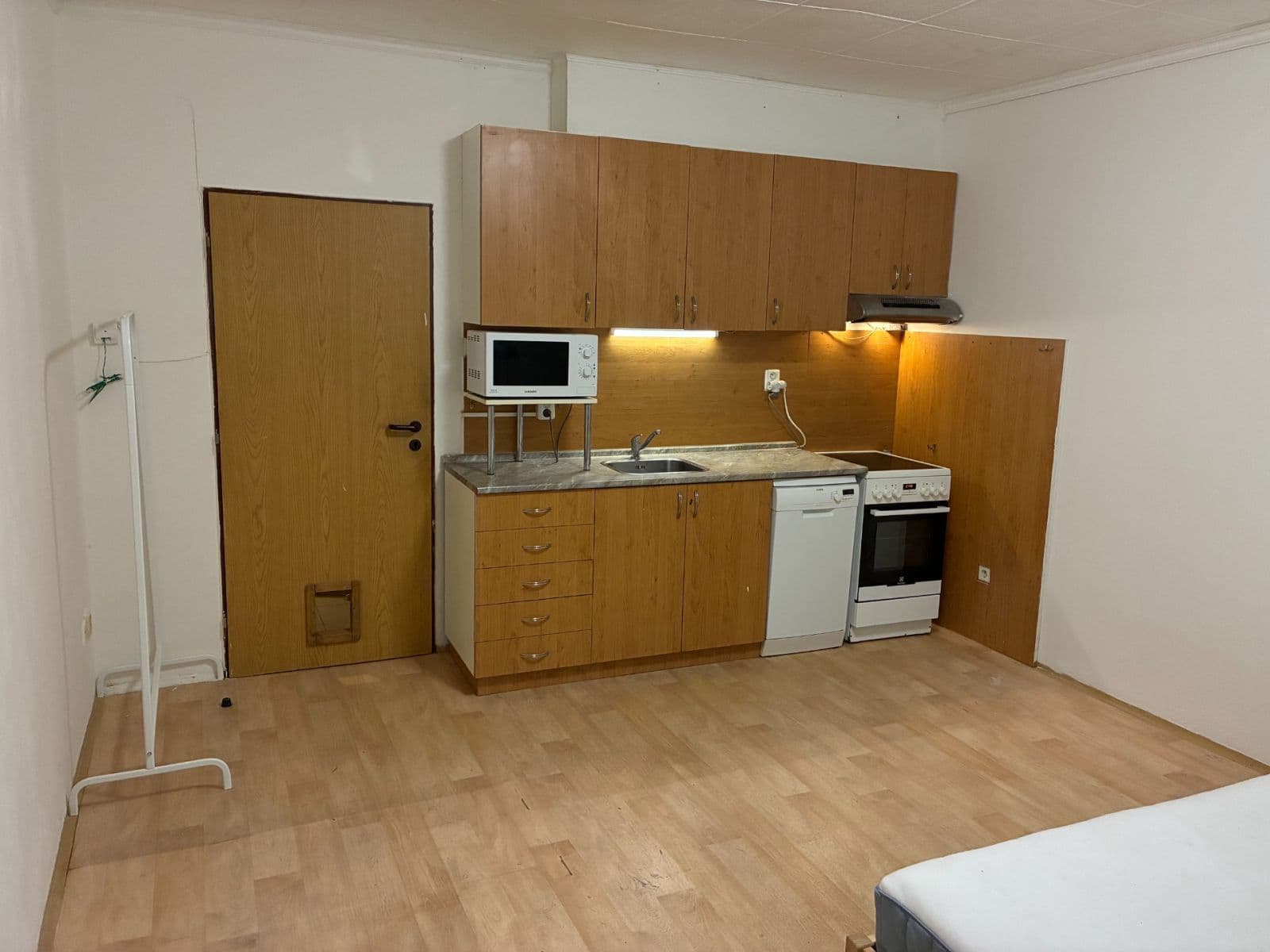 Prenájom bytu 1-izbový 25 m², U Jezerky, Praha, Praha Prenájom bytu 1-izbový 25 m², U Jezerky, Praha, Praha