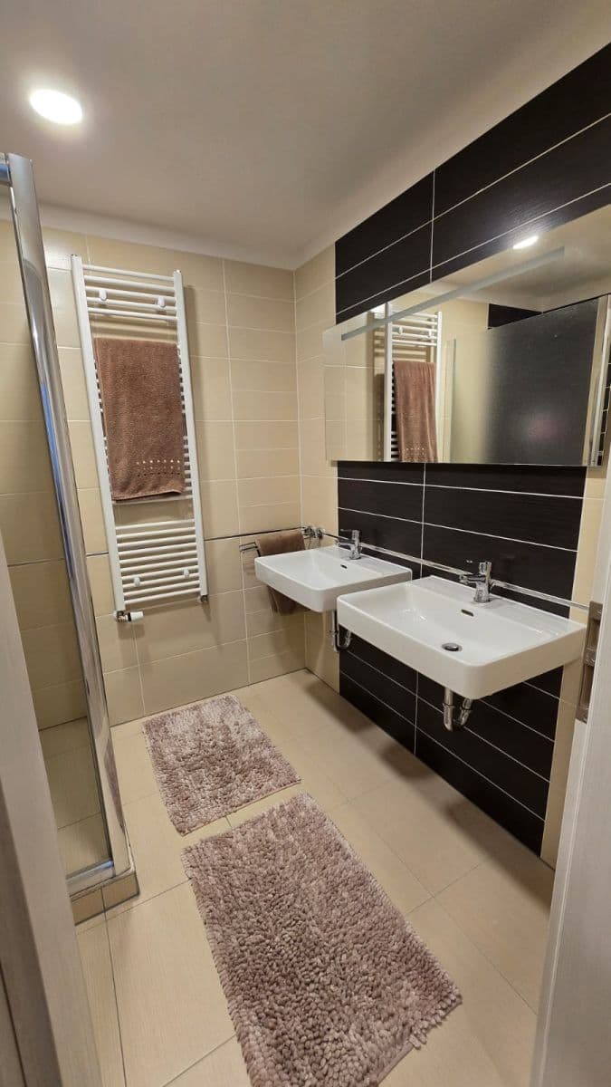Prenájom bytu 3-izbový 69 m², Do Zahrádek Ⅰ, Praha, Praha Prenájom bytu 3-izbový 69 m², Do Zahrádek Ⅰ, Praha, Praha