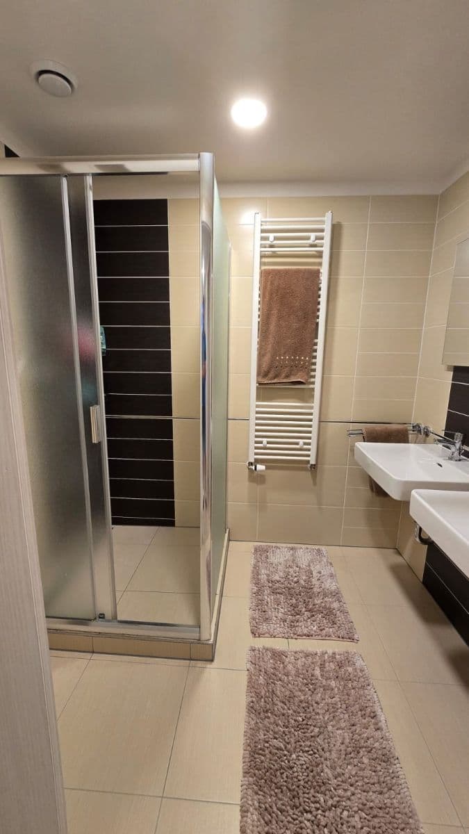 Prenájom bytu 3-izbový 69 m², Do Zahrádek Ⅰ, Praha, Praha Prenájom bytu 3-izbový 69 m², Do Zahrádek Ⅰ, Praha, Praha