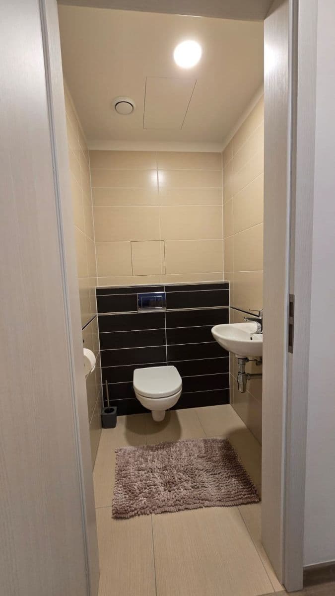 Prenájom bytu 3-izbový 69 m², Do Zahrádek Ⅰ, Praha, Praha Prenájom bytu 3-izbový 69 m², Do Zahrádek Ⅰ, Praha, Praha