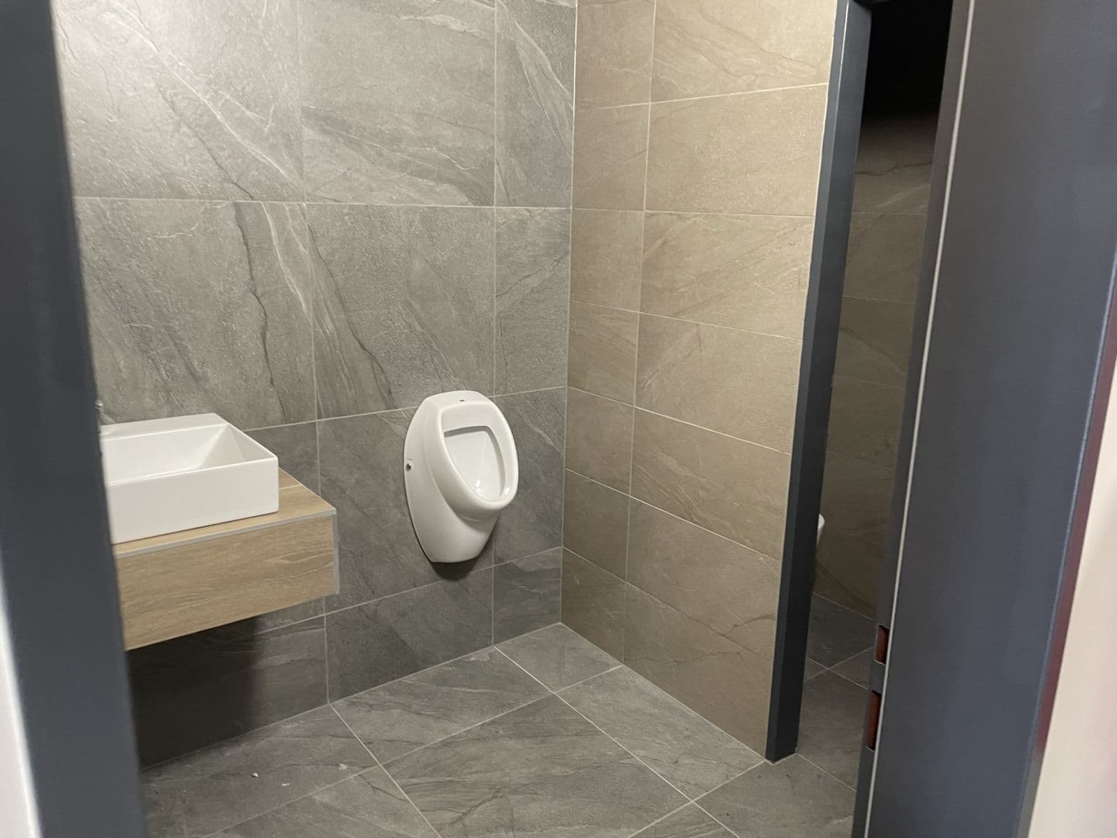 Prenájom nebytového priestoru 1.106 m², Hlavní, Herink, Středočeský kraj Prenájom nebytového priestoru 1.106 m², Hlavní, Herink, Středočeský kraj