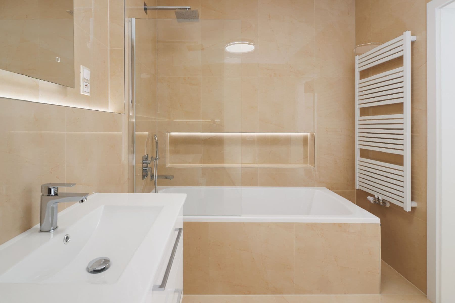 Prenájom bytu 4-izbový 94 m², Terezínská, Praha, Praha Prenájom bytu 4-izbový 94 m², Terezínská, Praha, Praha