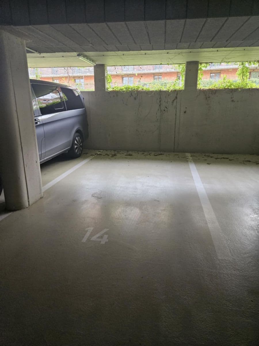 Prenájom garáže 14 m², Vrátnická, Praha, Praha Prenájom garáže 14 m², Vrátnická, Praha, Praha