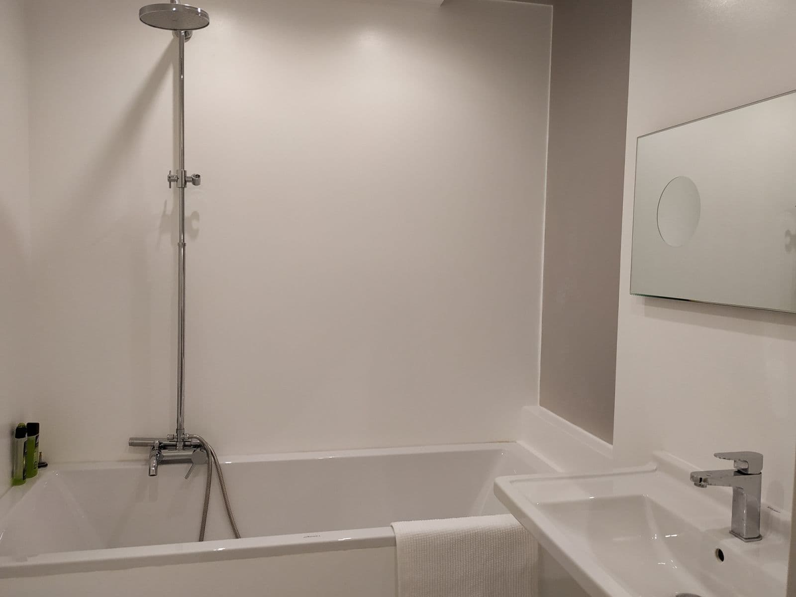 Prenájom bytu 30 m², Prvního pluku, Praha, Praha Prenájom bytu 30 m², Prvního pluku, Praha, Praha
