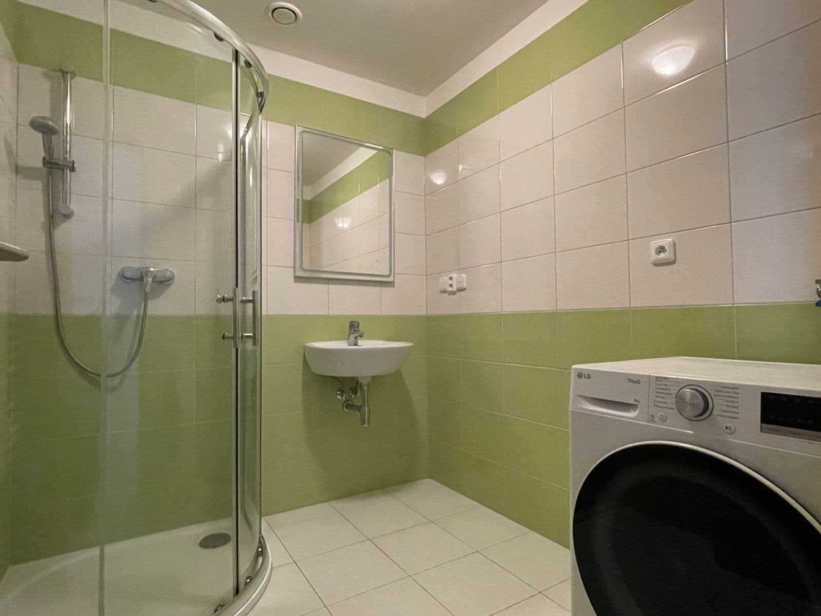 Prenájom bytu 2-izbový 62 m², Cedrová, Jesenice, Středočeský kraj Prenájom bytu 2-izbový 62 m², Cedrová, Jesenice, Středočeský kraj