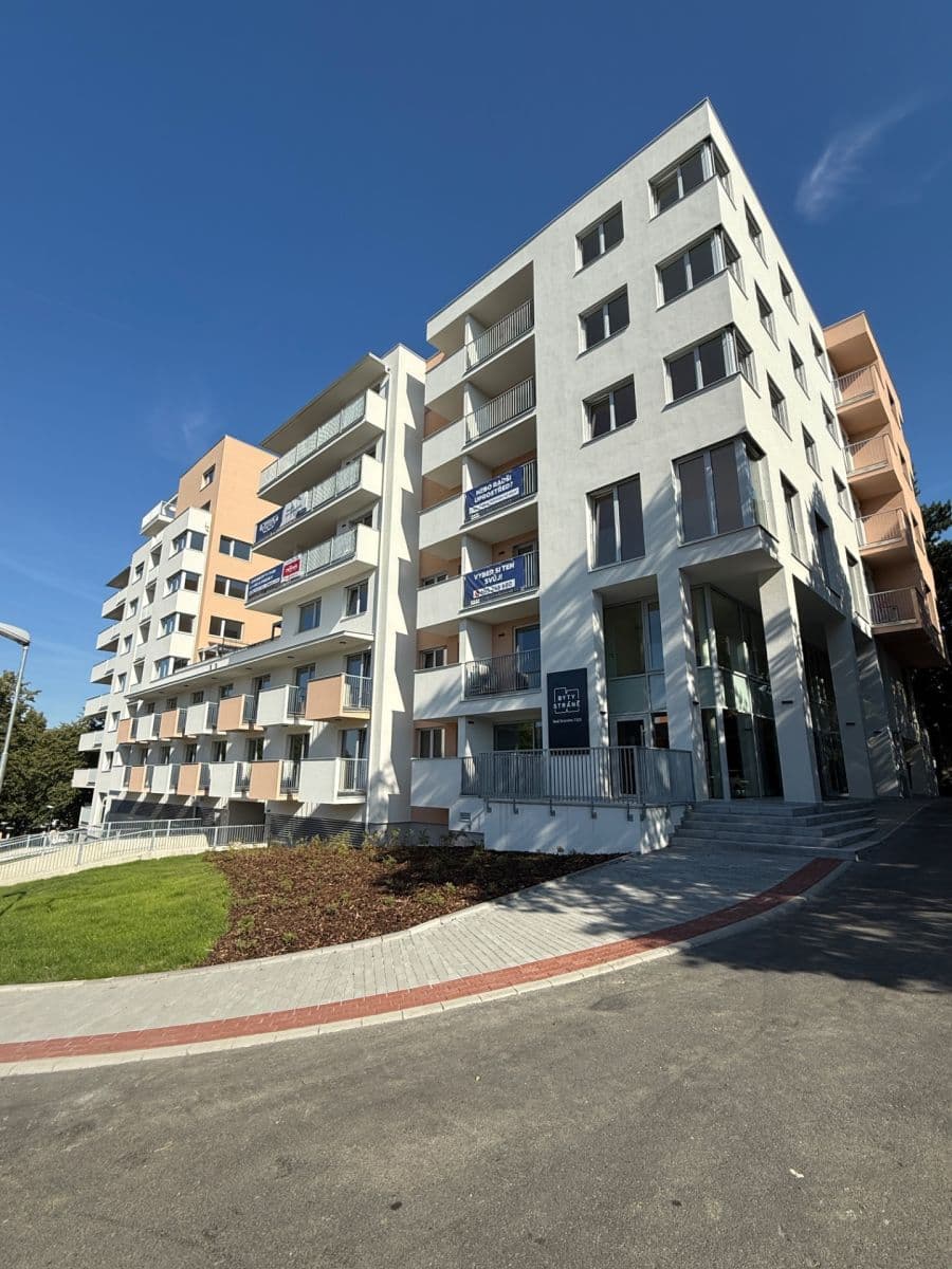 Prenájom bytu 1-izbový 37 m², Nad Stráněmi, Zlín, Zlínský kraj Prenájom bytu 1-izbový 37 m², Nad Stráněmi, Zlín, Zlínský kraj