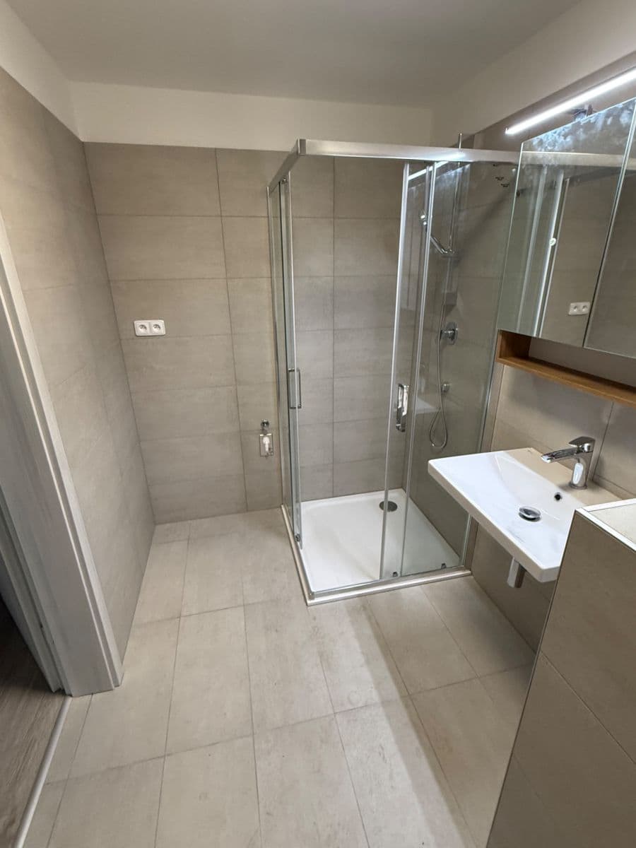 Prenájom bytu 1-izbový 37 m², Nad Stráněmi, Zlín, Zlínský kraj Prenájom bytu 1-izbový 37 m², Nad Stráněmi, Zlín, Zlínský kraj