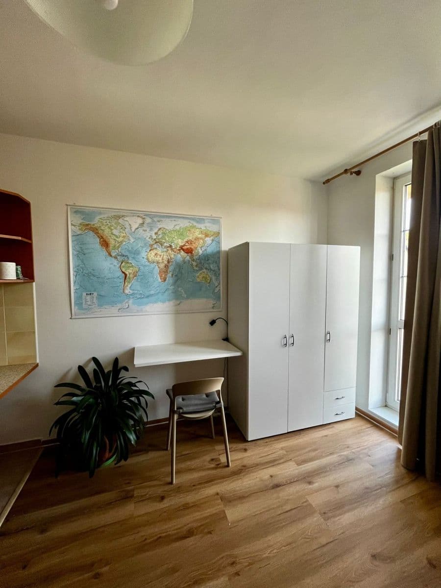 Prenájom bytu 1-izbový 33 m², gen. Píky, Olomouc, Olomoucký kraj Prenájom bytu 1-izbový 33 m², gen. Píky, Olomouc, Olomoucký kraj