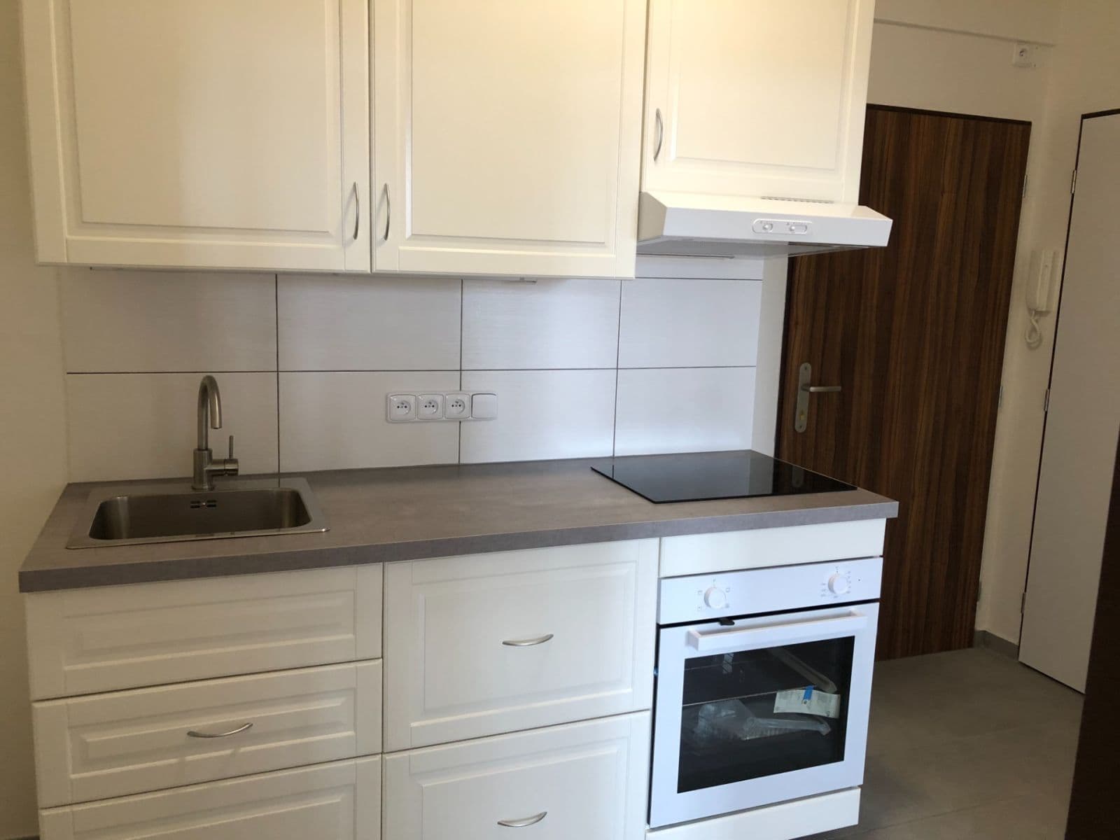 Prenájom bytu 2-izbový 48 m², Dolní, Praha, Praha Prenájom bytu 2-izbový 48 m², Dolní, Praha, Praha