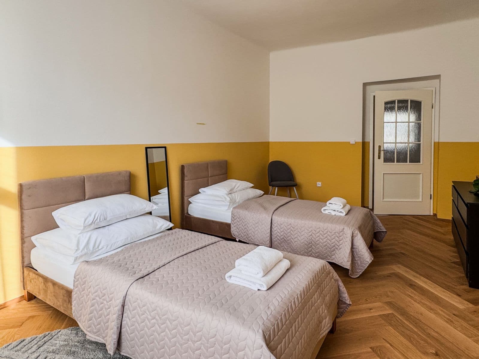 Prenájom bytu 120 m², Šmilovského, Praha, Praha Prenájom bytu 120 m², Šmilovského, Praha, Praha