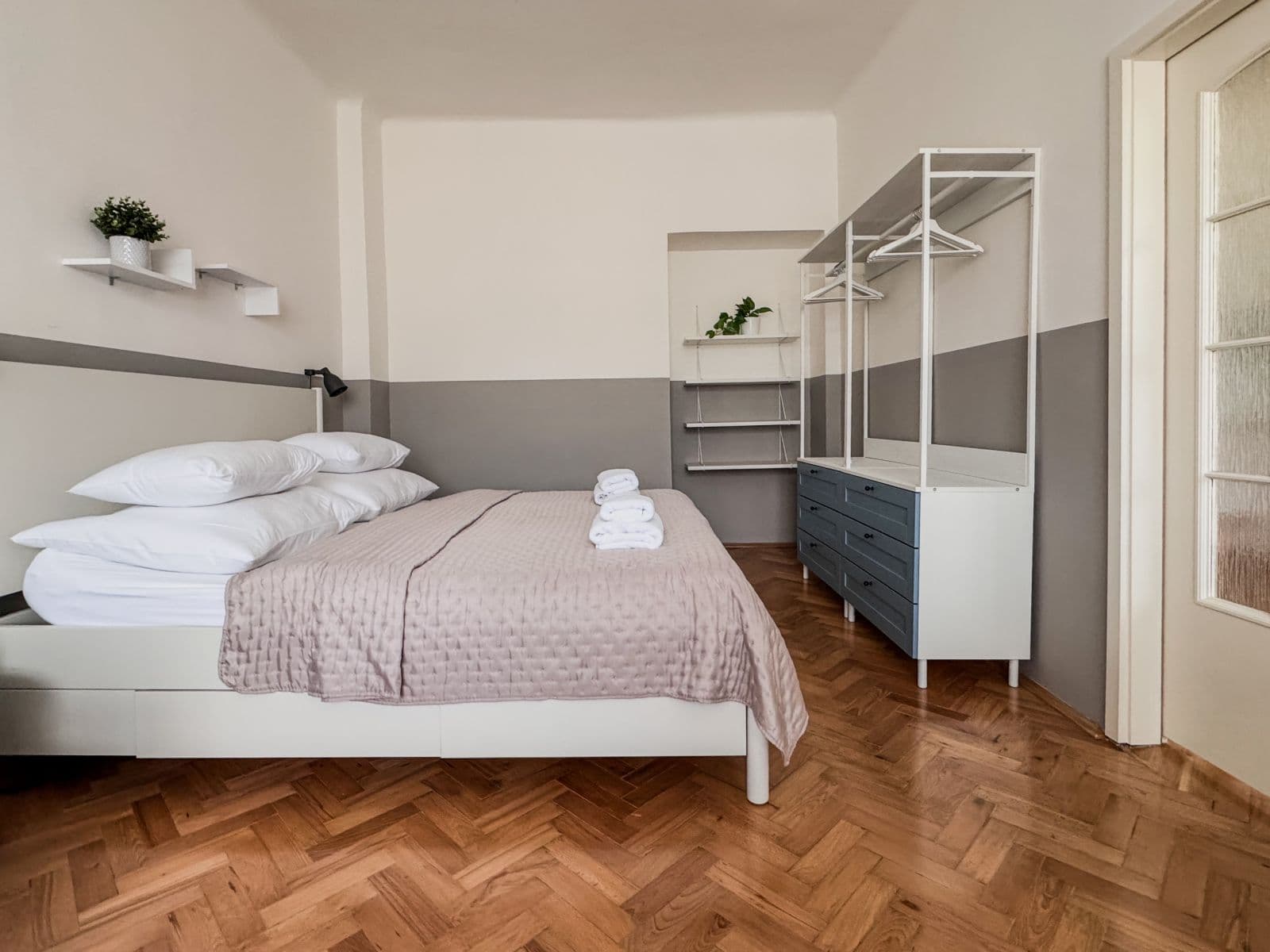 Prenájom bytu 120 m², Šmilovského, Praha, Praha Prenájom bytu 120 m², Šmilovského, Praha, Praha