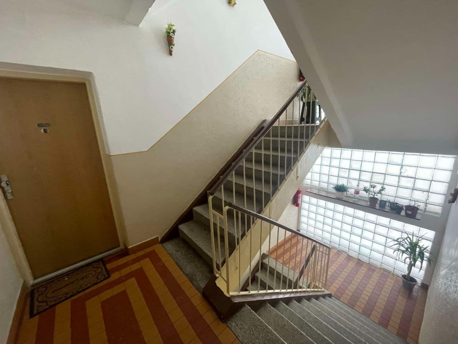 Prenájom bytu 4-izbový 64 m², J. A. Komenského, Meziboří, Ústecký kraj Prenájom bytu 4-izbový 64 m², J. A. Komenského, Meziboří, Ústecký kraj