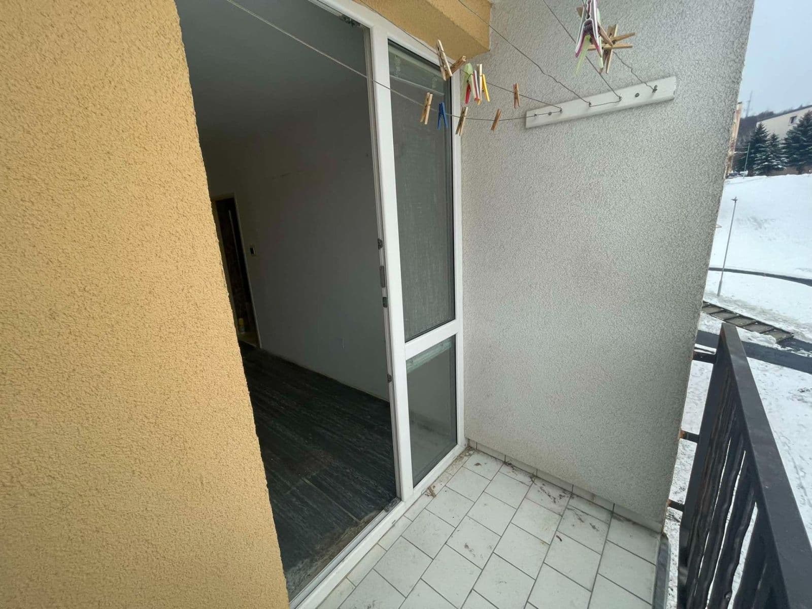 Prenájom bytu 4-izbový 64 m², J. A. Komenského, Meziboří, Ústecký kraj Prenájom bytu 4-izbový 64 m², J. A. Komenského, Meziboří, Ústecký kraj