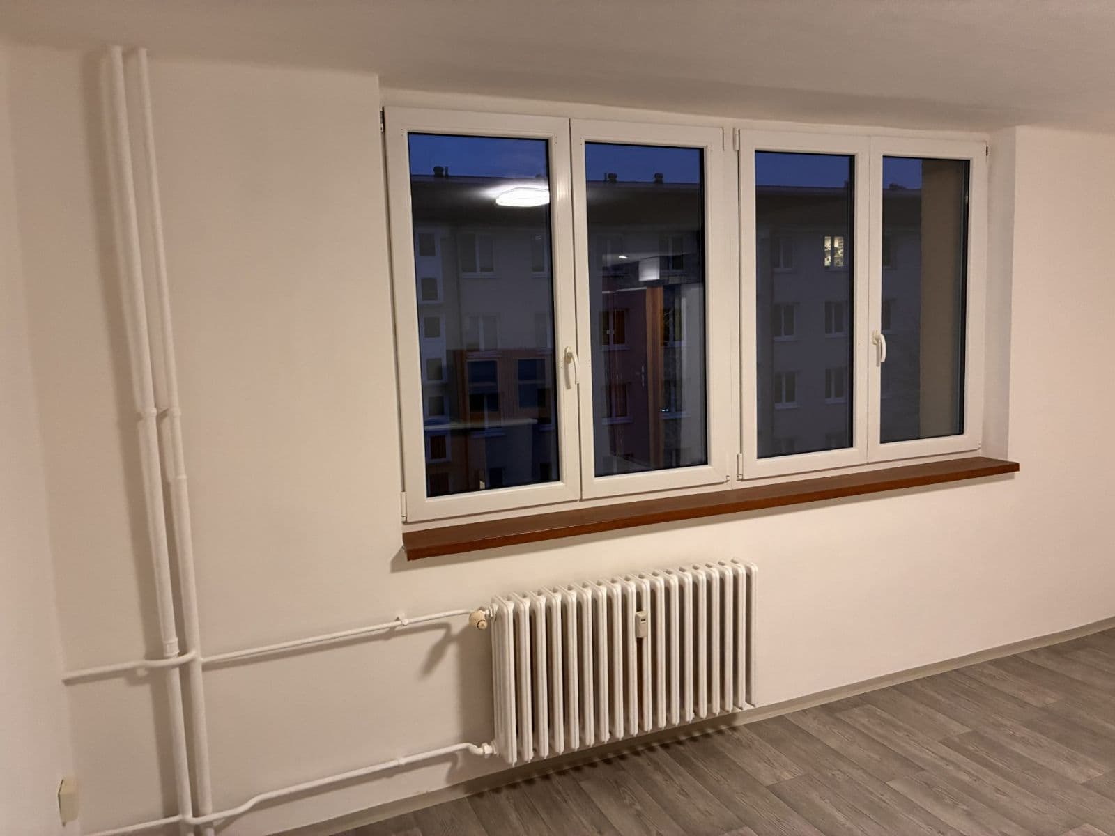 Prenájom bytu 4-izbový 64 m², J. A. Komenského, Meziboří, Ústecký kraj Prenájom bytu 4-izbový 64 m², J. A. Komenského, Meziboří, Ústecký kraj