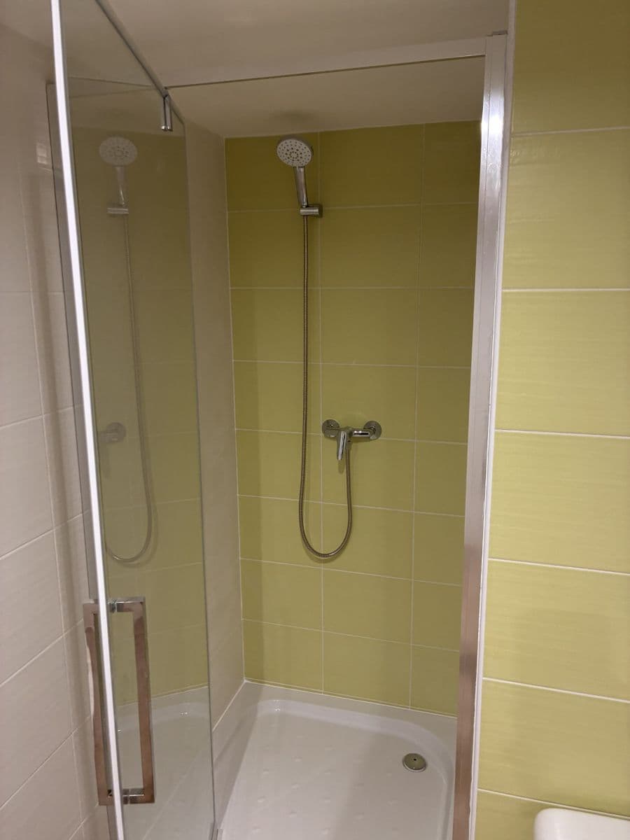 Prenájom bytu 4-izbový 64 m², J. A. Komenského, Meziboří, Ústecký kraj Prenájom bytu 4-izbový 64 m², J. A. Komenského, Meziboří, Ústecký kraj