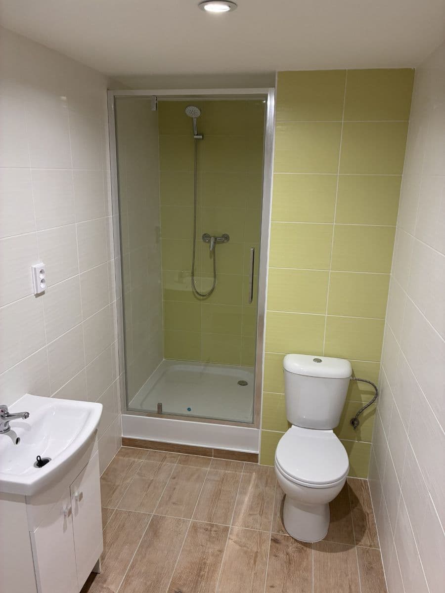 Prenájom bytu 4-izbový 64 m², J. A. Komenského, Meziboří, Ústecký kraj Prenájom bytu 4-izbový 64 m², J. A. Komenského, Meziboří, Ústecký kraj