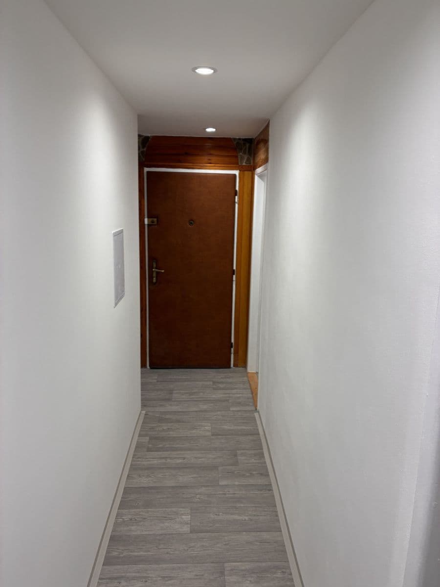 Prenájom bytu 4-izbový 64 m², J. A. Komenského, Meziboří, Ústecký kraj Prenájom bytu 4-izbový 64 m², J. A. Komenského, Meziboří, Ústecký kraj