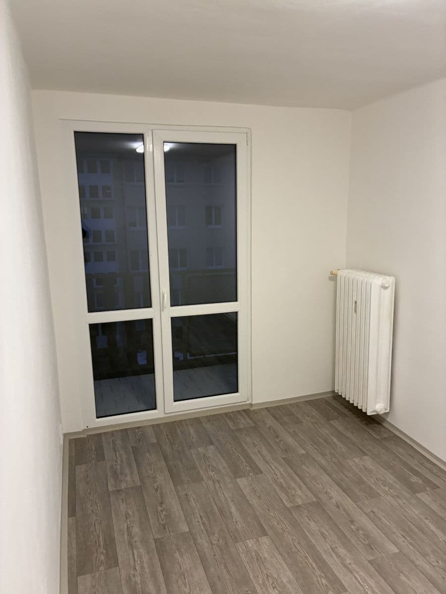Prenájom bytu 4-izbový 64 m², J. A. Komenského, Meziboří, Ústecký kraj Prenájom bytu 4-izbový 64 m², J. A. Komenského, Meziboří, Ústecký kraj