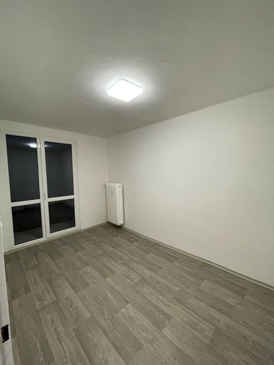 Prenájom bytu 4-izbový 64 m², J. A. Komenského, Meziboří, Ústecký kraj Prenájom bytu 4-izbový 64 m², J. A. Komenského, Meziboří, Ústecký kraj