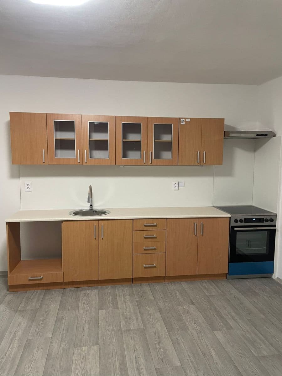 Prenájom bytu 4-izbový 64 m², J. A. Komenského, Meziboří, Ústecký kraj Prenájom bytu 4-izbový 64 m², J. A. Komenského, Meziboří, Ústecký kraj