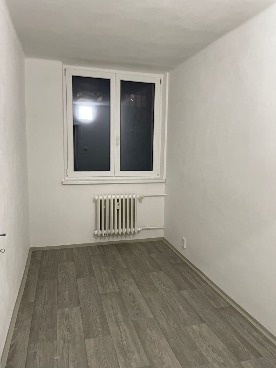 Prenájom bytu 4-izbový 64 m², J. A. Komenského, Meziboří, Ústecký kraj Prenájom bytu 4-izbový 64 m², J. A. Komenského, Meziboří, Ústecký kraj