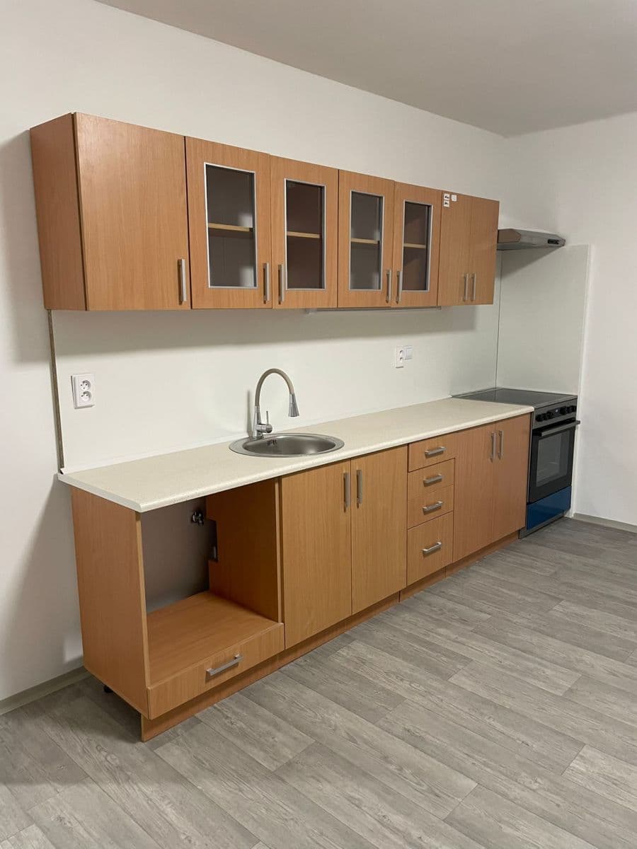 Prenájom bytu 4-izbový 64 m², J. A. Komenského, Meziboří, Ústecký kraj Prenájom bytu 4-izbový 64 m², J. A. Komenského, Meziboří, Ústecký kraj