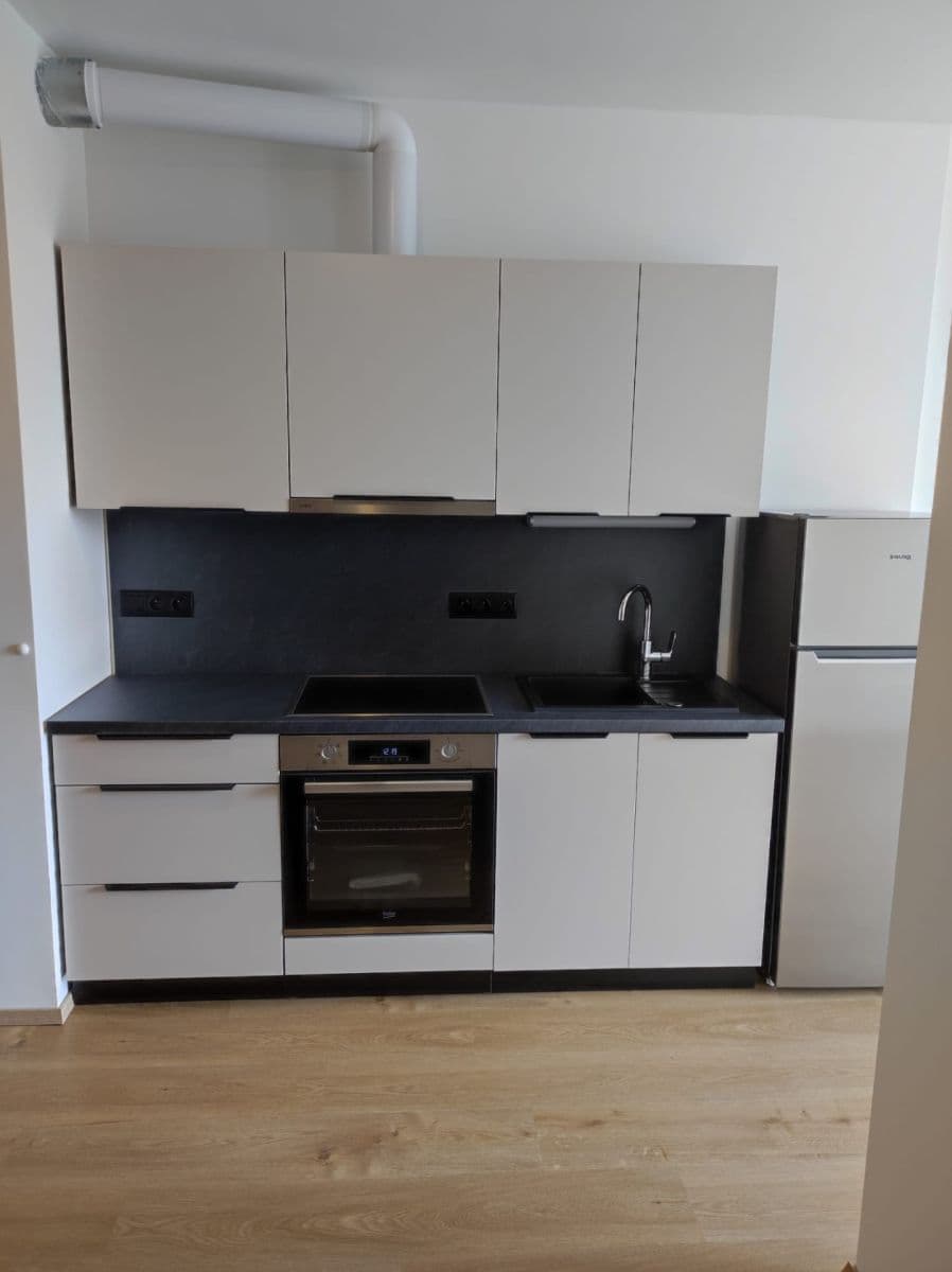 Prenájom bytu 1-izbový 35 m², třída Generála Píky, Brno, Jihomoravský kraj Prenájom bytu 1-izbový 35 m², třída Generála Píky, Brno, Jihomoravský kraj