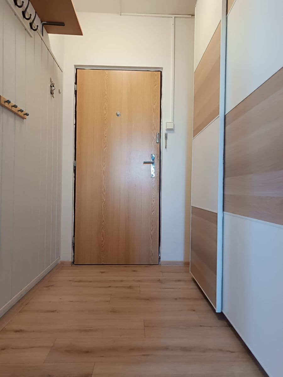 Prenájom bytu 3-izbový 77 m², Krosenská, Praha, Praha Prenájom bytu 3-izbový 77 m², Krosenská, Praha, Praha