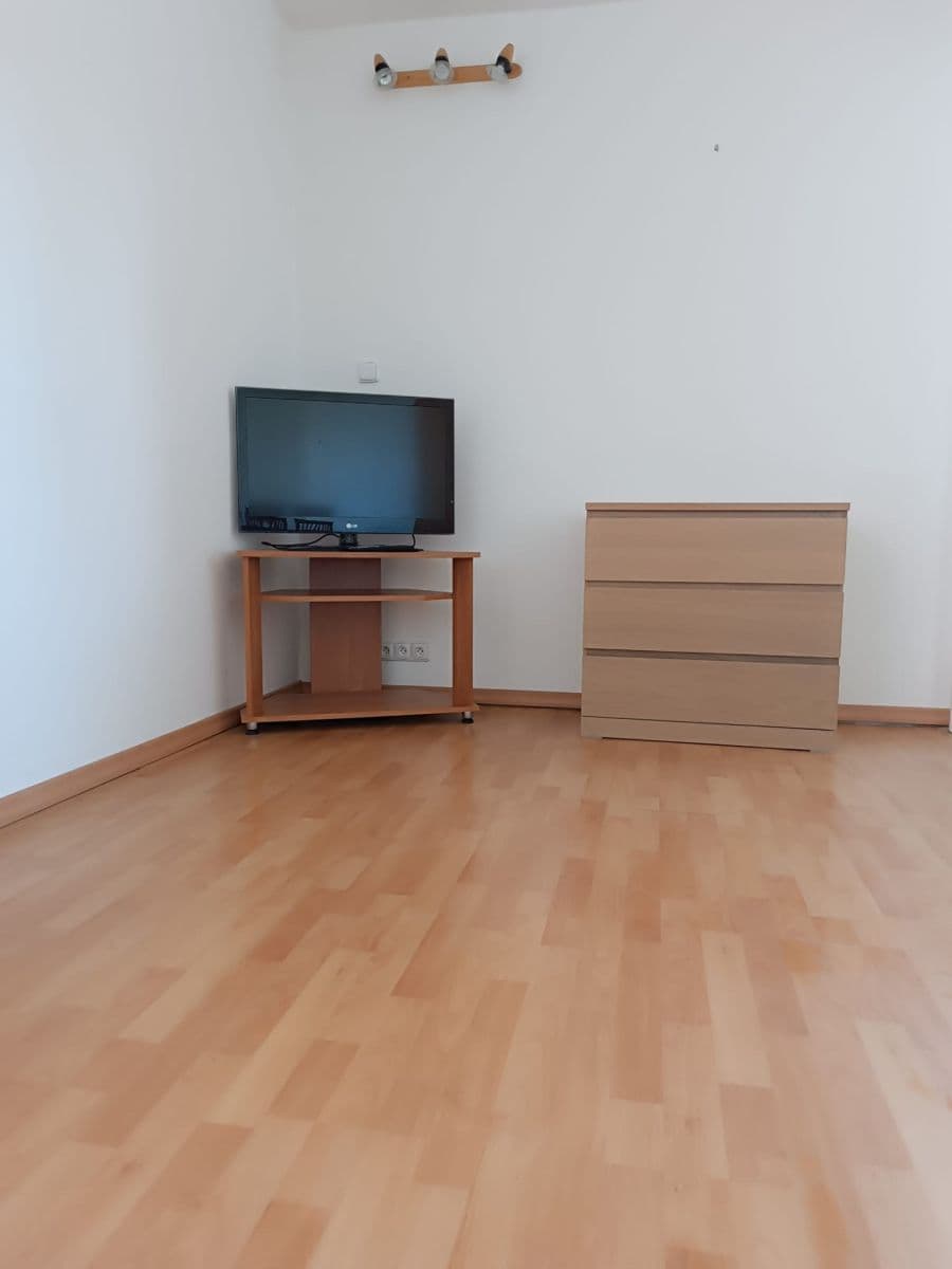 Prenájom bytu 3-izbový 77 m², Krosenská, Praha, Praha Prenájom bytu 3-izbový 77 m², Krosenská, Praha, Praha