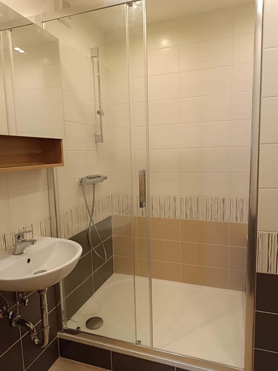 Prenájom bytu 3-izbový 77 m², Krosenská, Praha, Praha Prenájom bytu 3-izbový 77 m², Krosenská, Praha, Praha