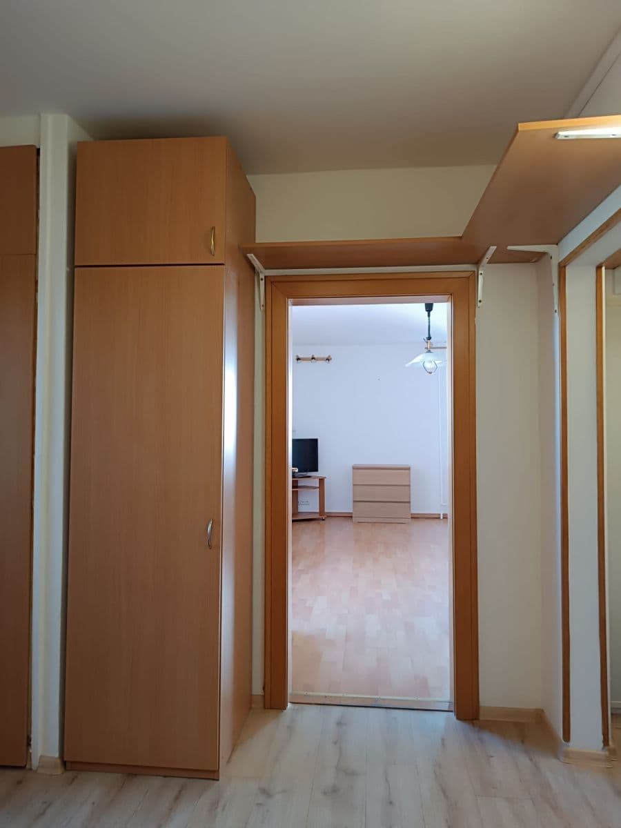 Prenájom bytu 3-izbový 77 m², Krosenská, Praha, Praha Prenájom bytu 3-izbový 77 m², Krosenská, Praha, Praha