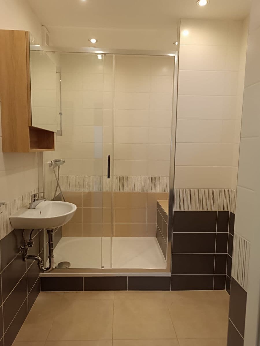 Prenájom bytu 3-izbový 77 m², Krosenská, Praha, Praha Prenájom bytu 3-izbový 77 m², Krosenská, Praha, Praha