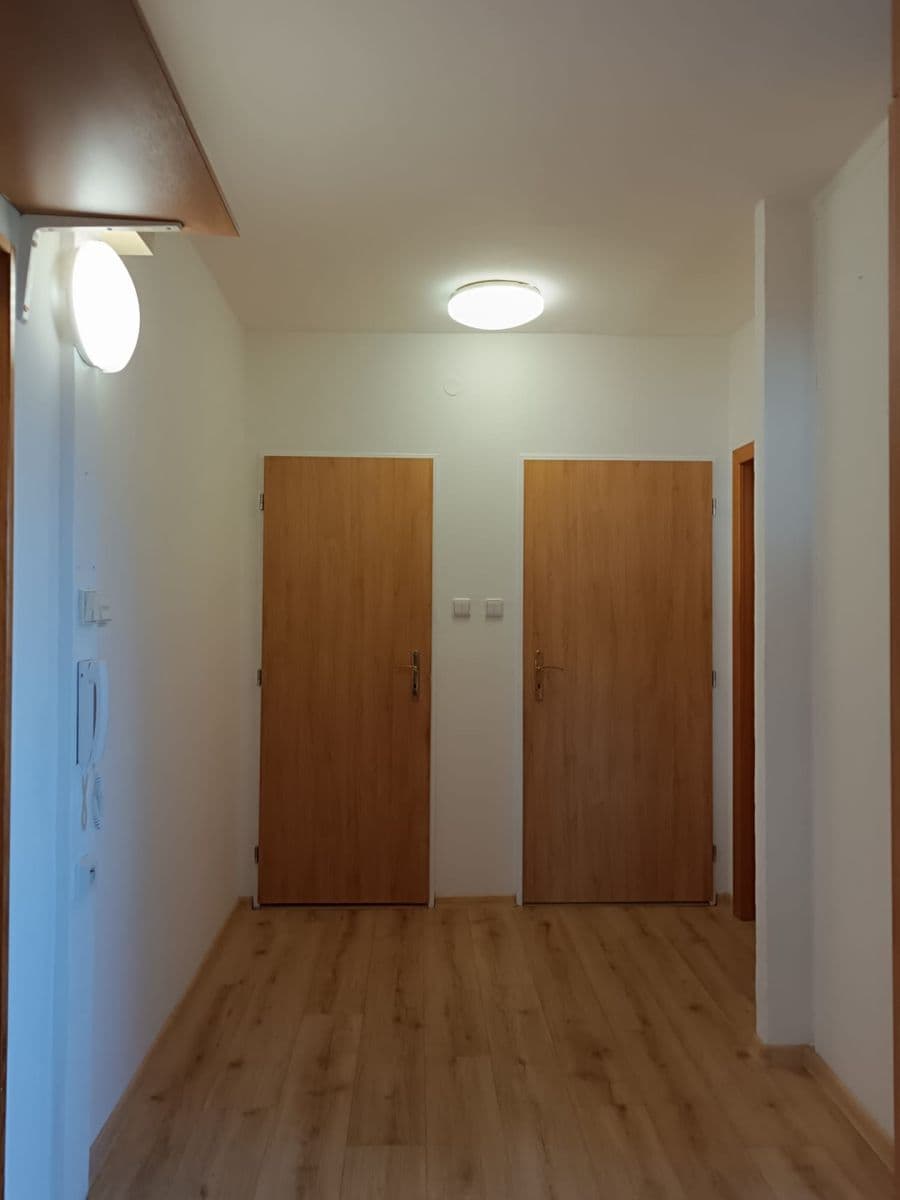 Prenájom bytu 3-izbový 77 m², Krosenská, Praha, Praha Prenájom bytu 3-izbový 77 m², Krosenská, Praha, Praha