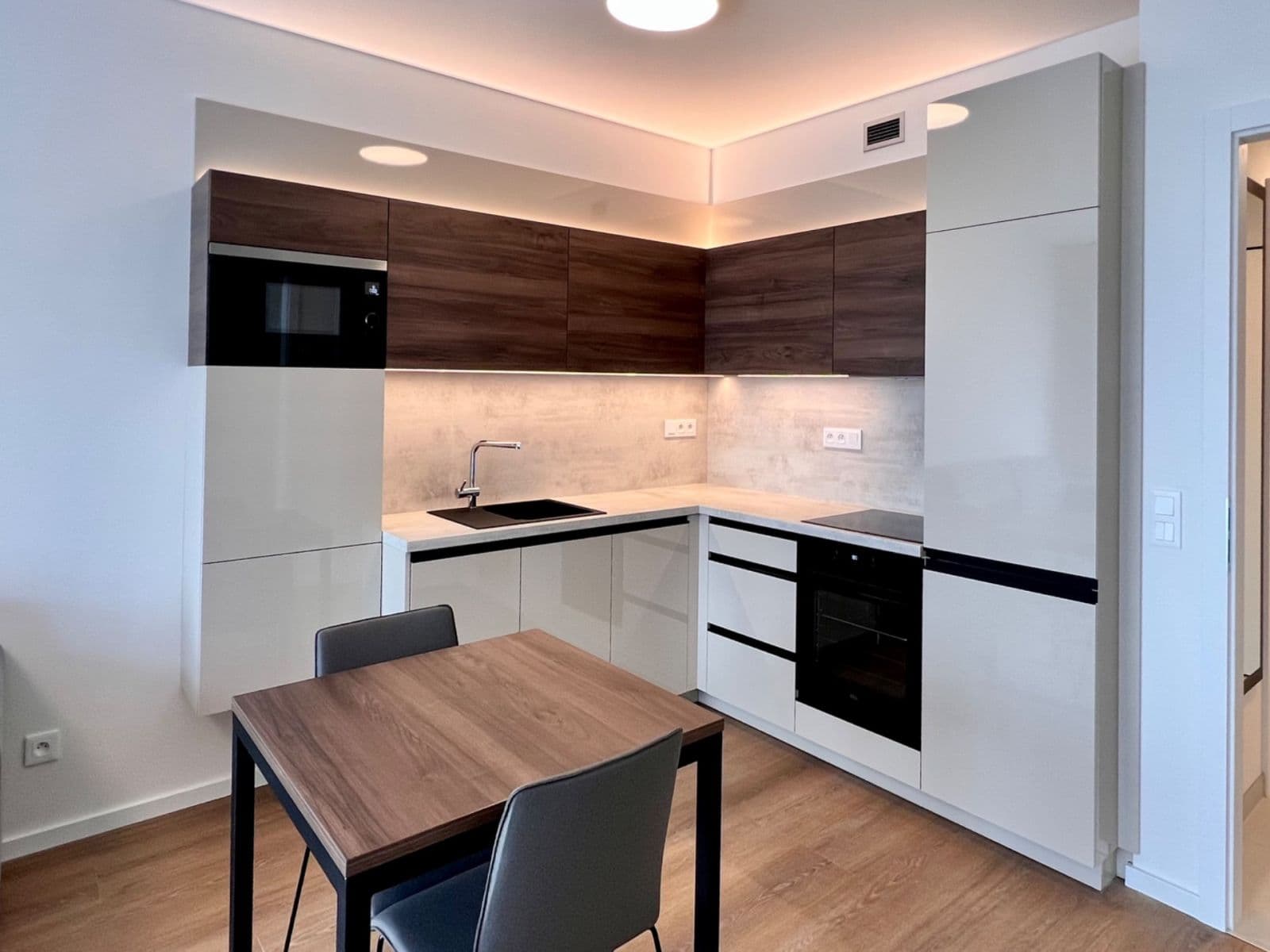 Prenájom bytu 2-izbový 53 m², U Plynárny, Praha, Praha Prenájom bytu 2-izbový 53 m², U Plynárny, Praha, Praha