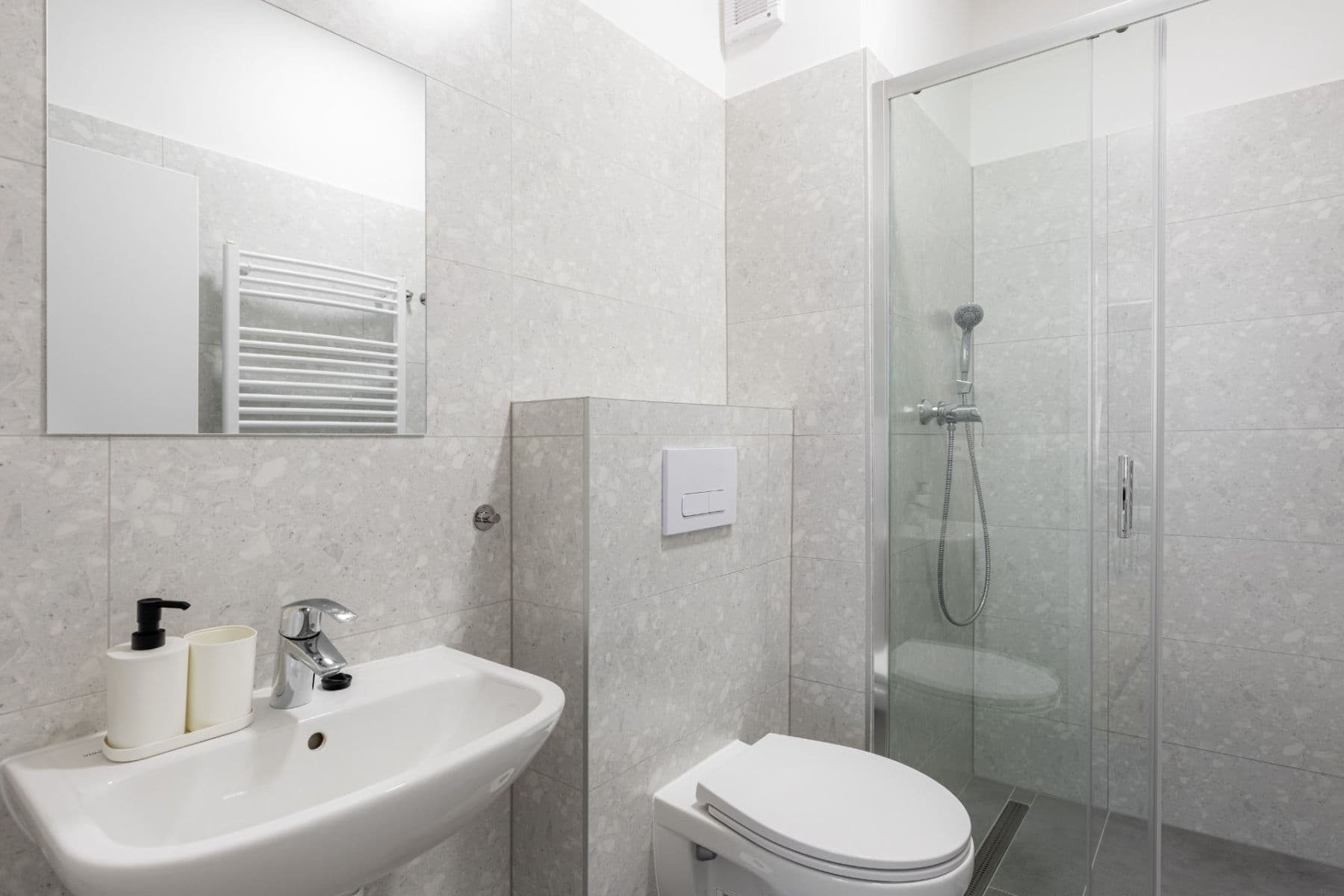 Prenájom bytu 2-izbový 40 m², Levická, Ružinov, Bratislavský kraj Prenájom bytu 2-izbový 40 m², Levická, Ružinov, Bratislavský kraj