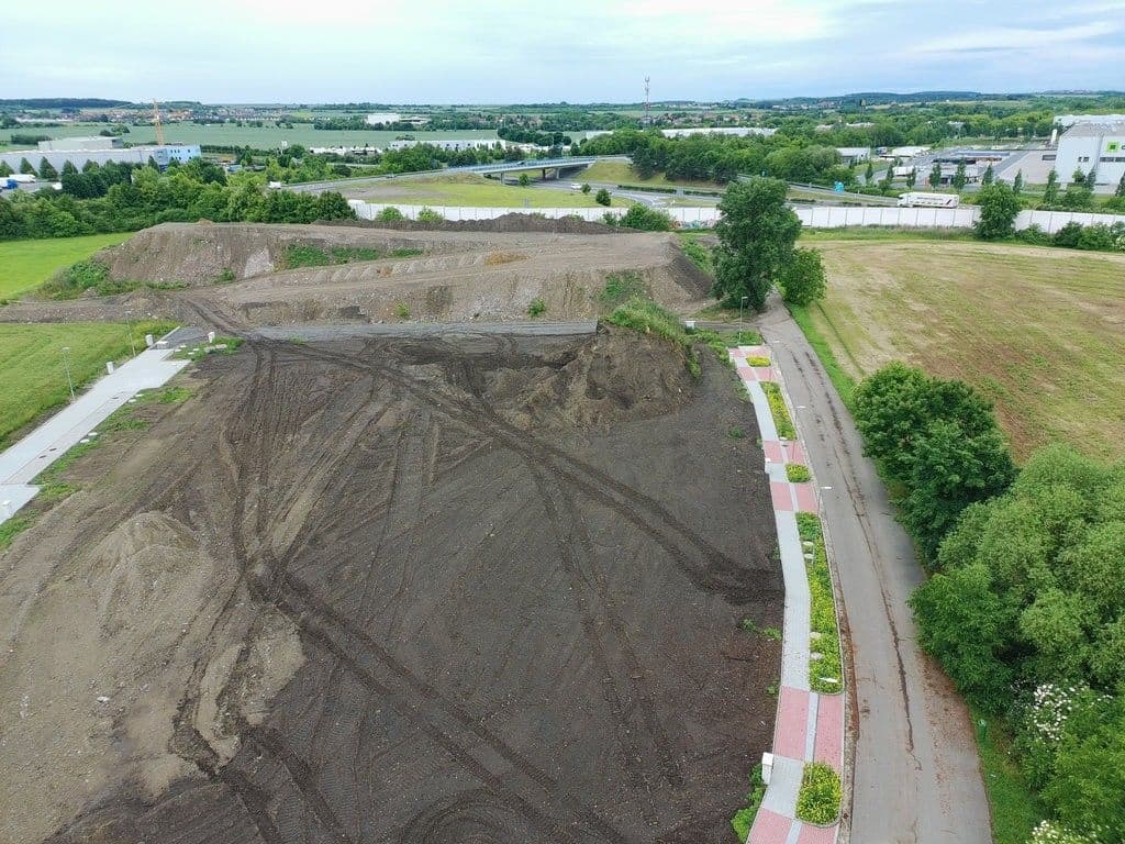 Predaj pozemku 9.610 m², Hlavní, Úžice, Středočeský kraj Predaj pozemku 9.610 m², Hlavní, Úžice, Středočeský kraj