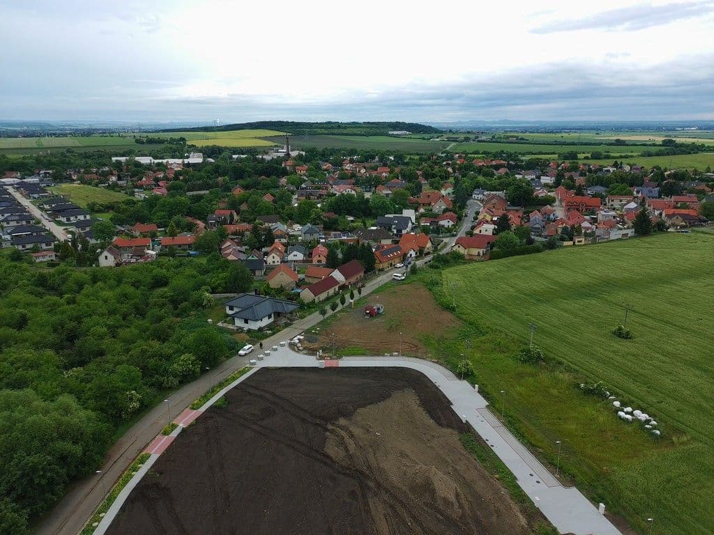 Predaj pozemku 9.610 m², Hlavní, Úžice, Středočeský kraj Predaj pozemku 9.610 m², Hlavní, Úžice, Středočeský kraj