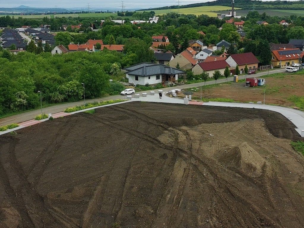 Predaj pozemku 9.610 m², Hlavní, Úžice, Středočeský kraj Predaj pozemku 9.610 m², Hlavní, Úžice, Středočeský kraj