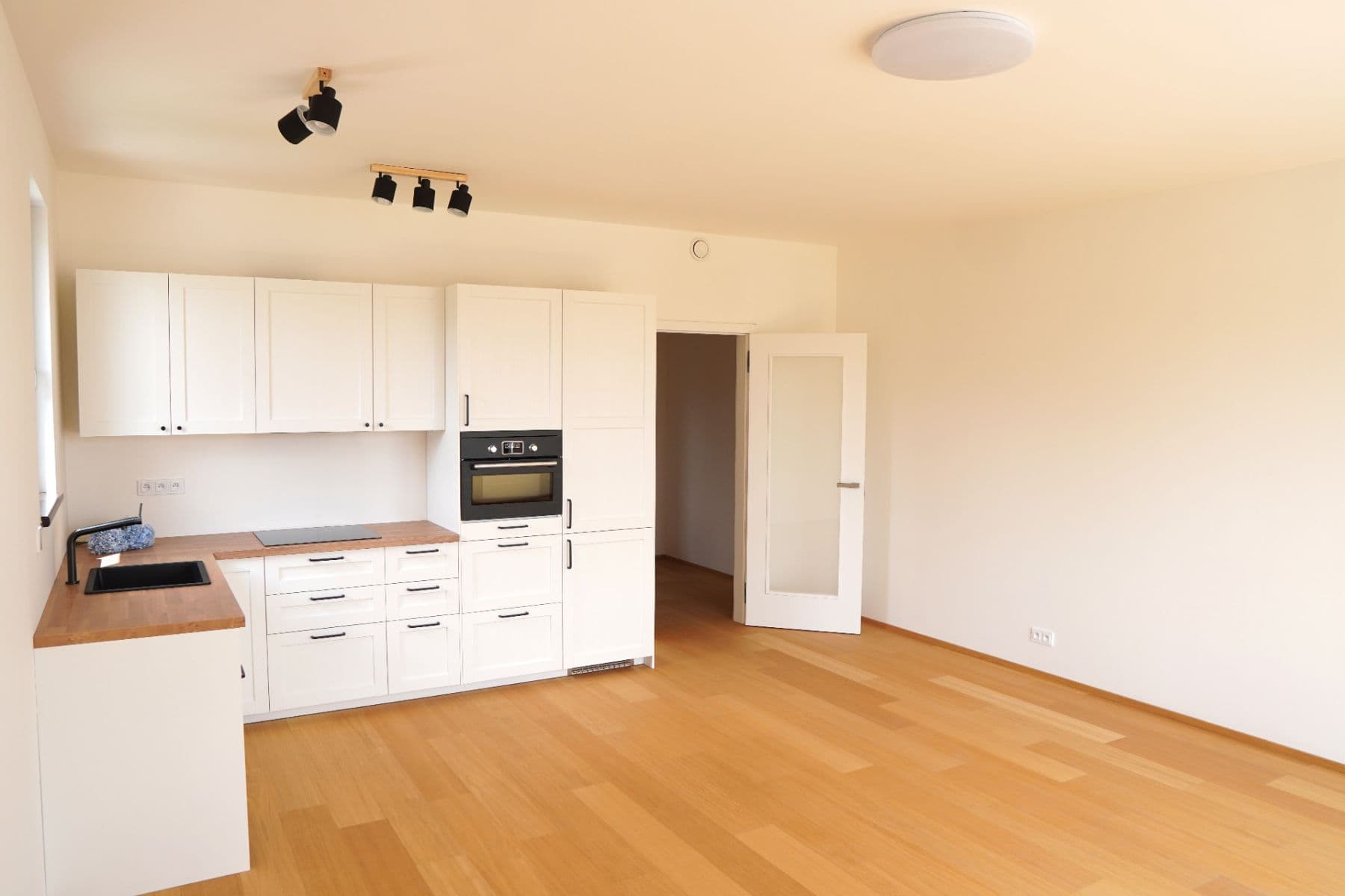 Prenájom bytu 1-izbový 43 m², V Třešňovce, Praha, Praha Prenájom bytu 1-izbový 43 m², V Třešňovce, Praha, Praha