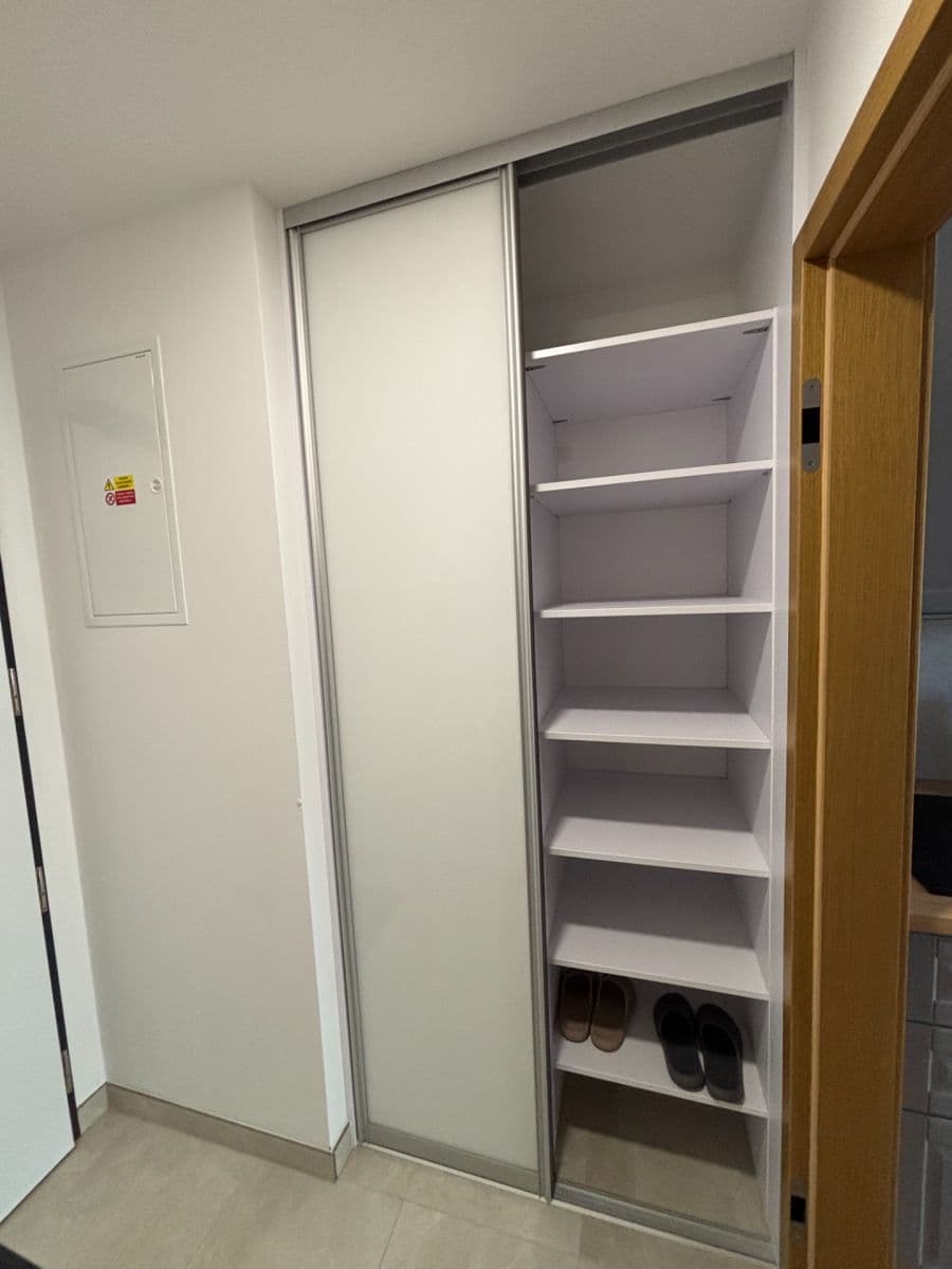 Prenájom bytu 1-izbový 33 m², Vladimíra Kobranova, Praha, Praha Prenájom bytu 1-izbový 33 m², Vladimíra Kobranova, Praha, Praha