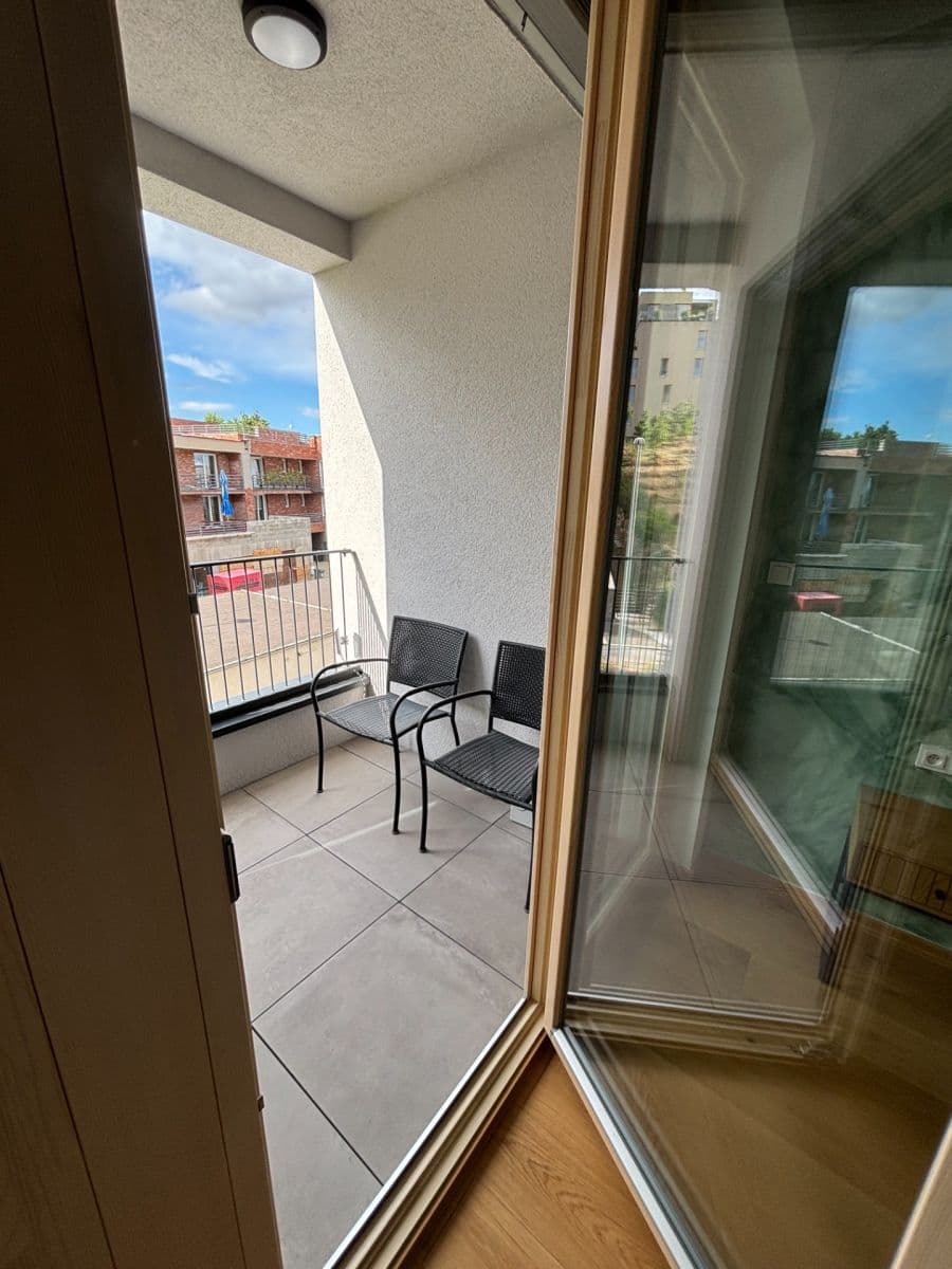 Prenájom bytu 1-izbový 33 m², Vladimíra Kobranova, Praha, Praha Prenájom bytu 1-izbový 33 m², Vladimíra Kobranova, Praha, Praha