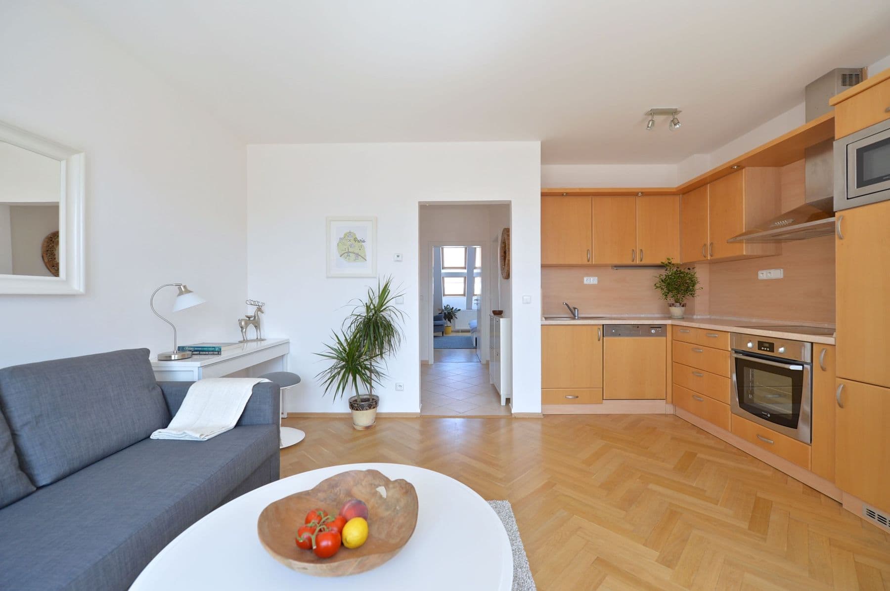 Prenájom bytu 57 m², Varšavská, Praha, Praha Prenájom bytu 57 m², Varšavská, Praha, Praha