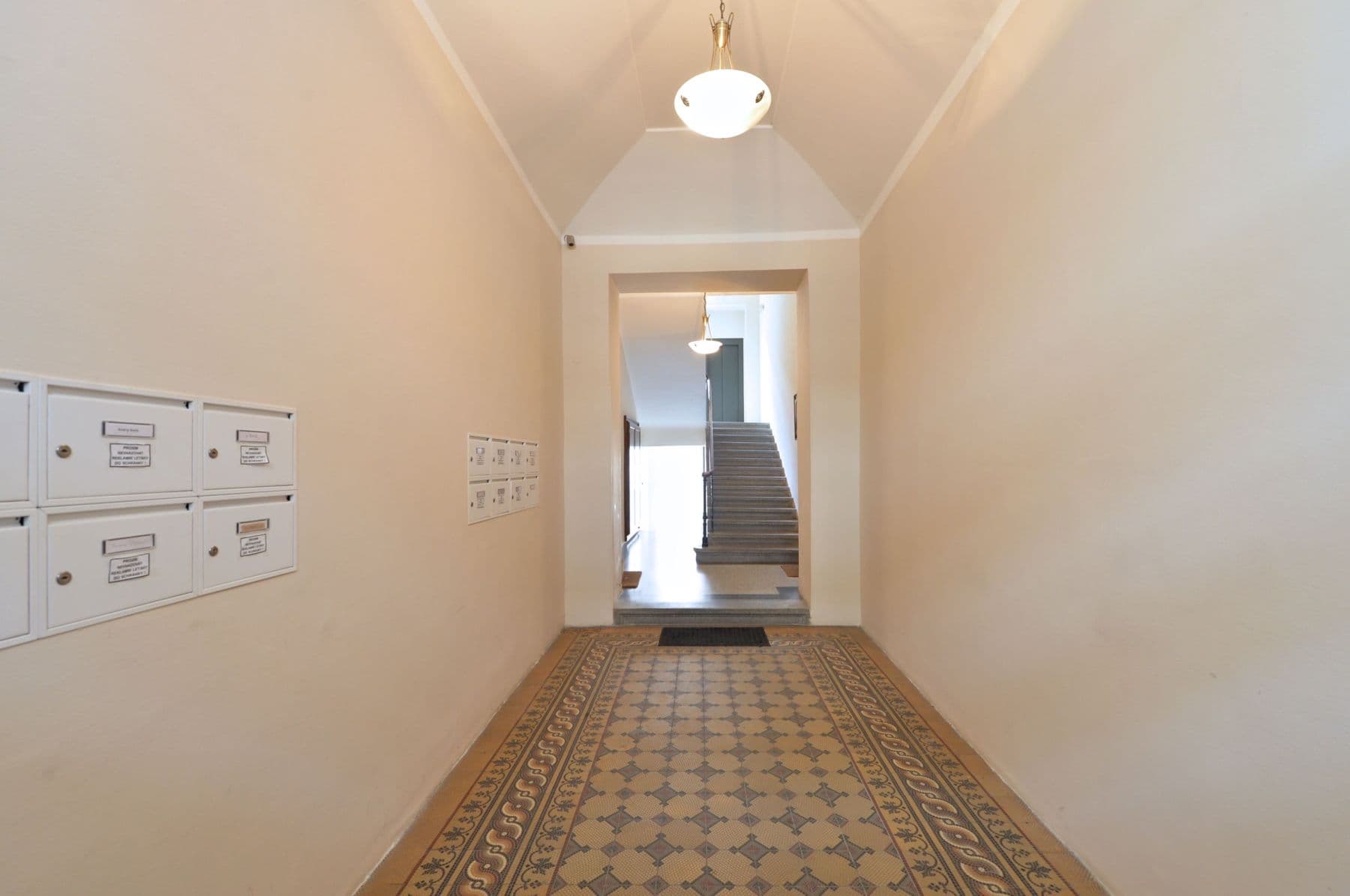 Prenájom bytu 57 m², Varšavská, Praha, Praha Prenájom bytu 57 m², Varšavská, Praha, Praha