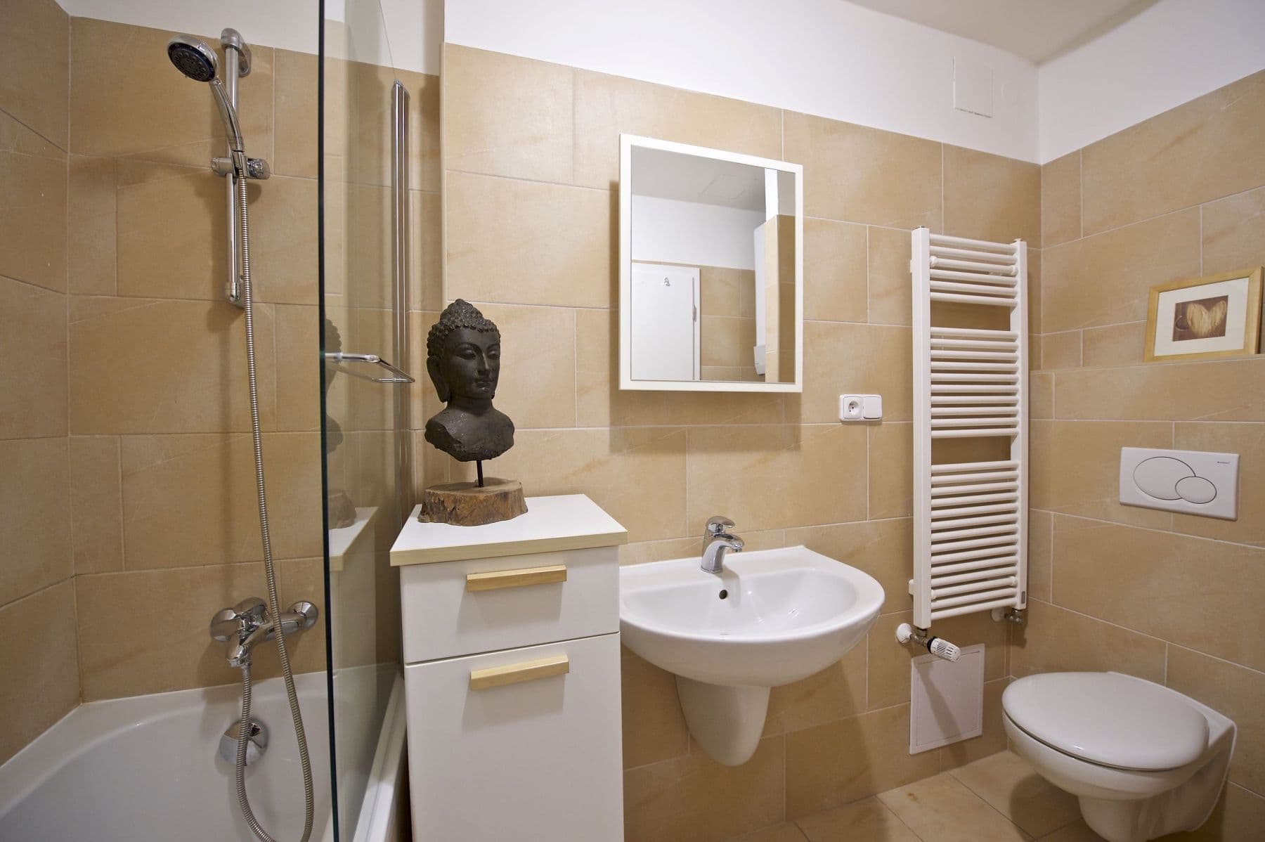 Prenájom bytu 57 m², Varšavská, Praha, Praha Prenájom bytu 57 m², Varšavská, Praha, Praha