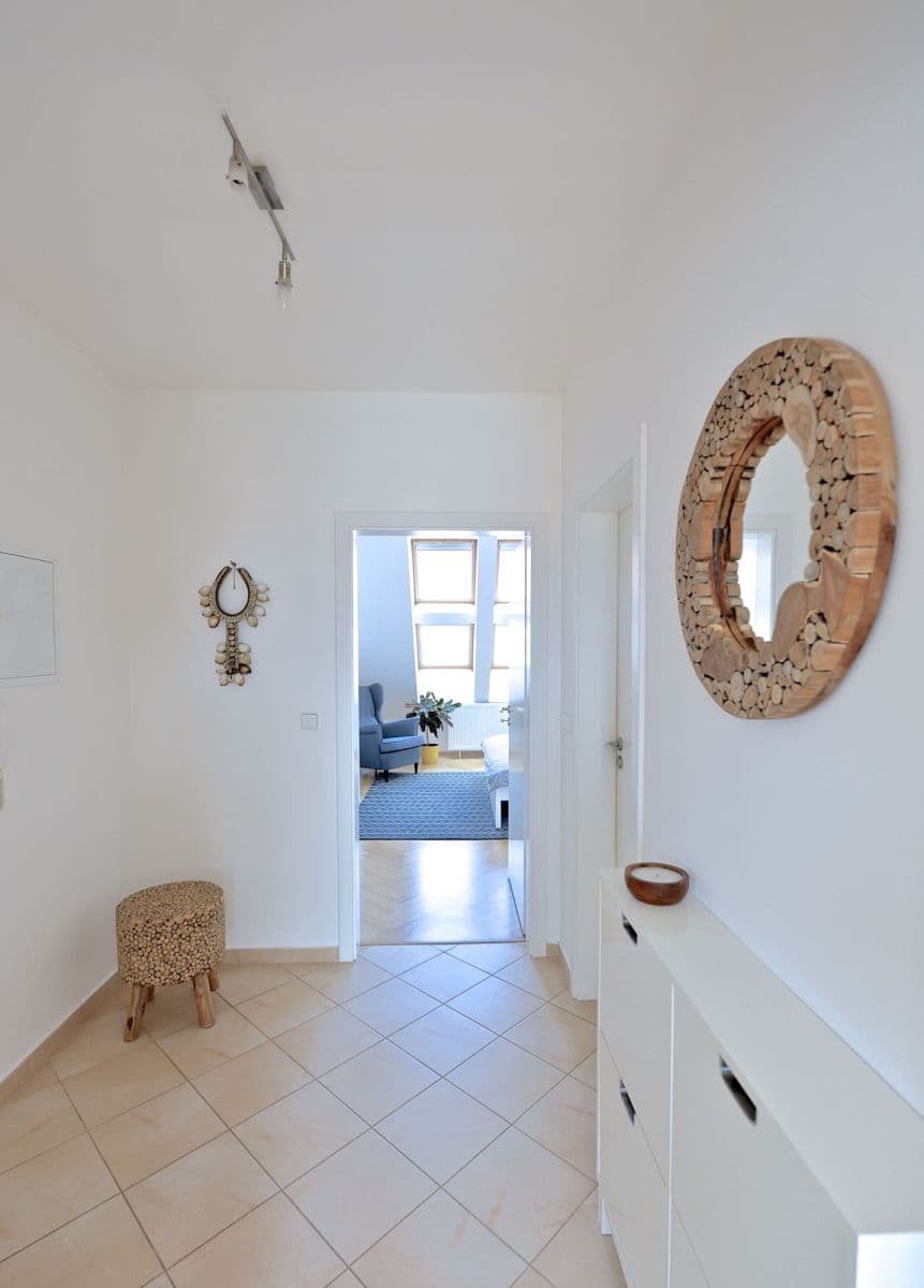 Prenájom bytu 57 m², Varšavská, Praha, Praha Prenájom bytu 57 m², Varšavská, Praha, Praha