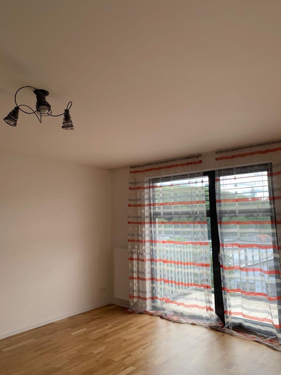 Prenájom bytu 1-izbový 35 m², Plzeňská, Praha, Praha Prenájom bytu 1-izbový 35 m², Plzeňská, Praha, Praha