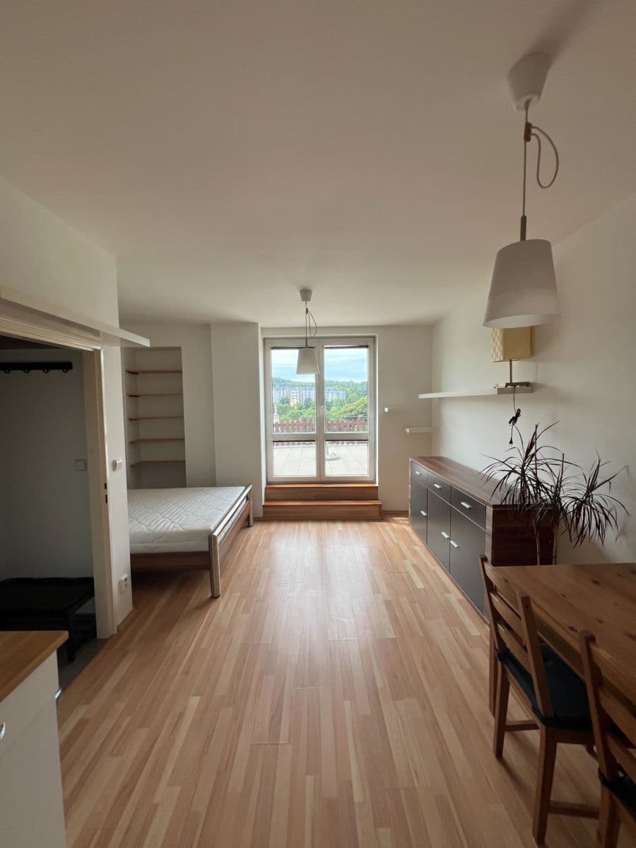 Prenájom bytu 1-izbový 55 m², Pod Homolkou, Praha, Praha Prenájom bytu 1-izbový 55 m², Pod Homolkou, Praha, Praha